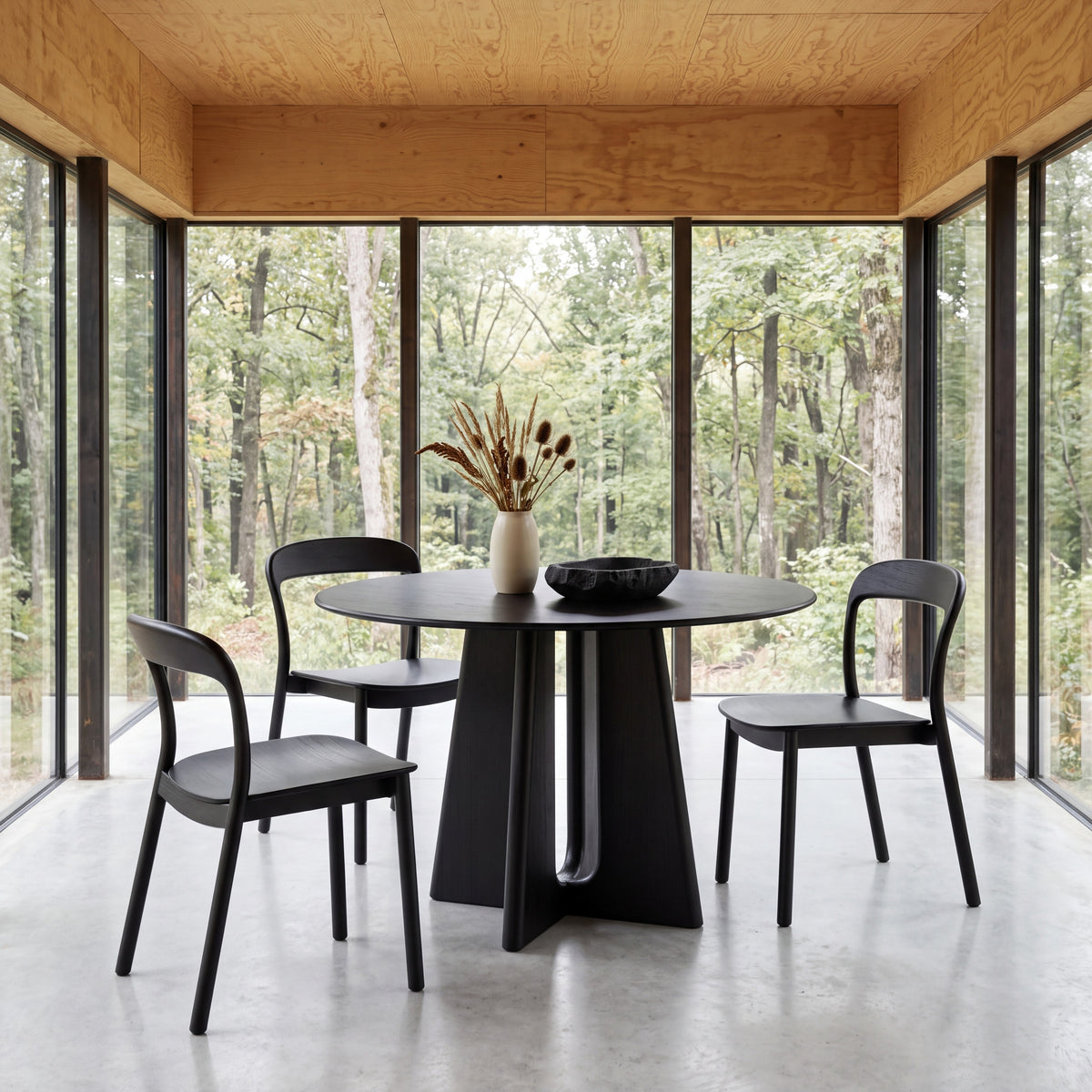 Luna dining table