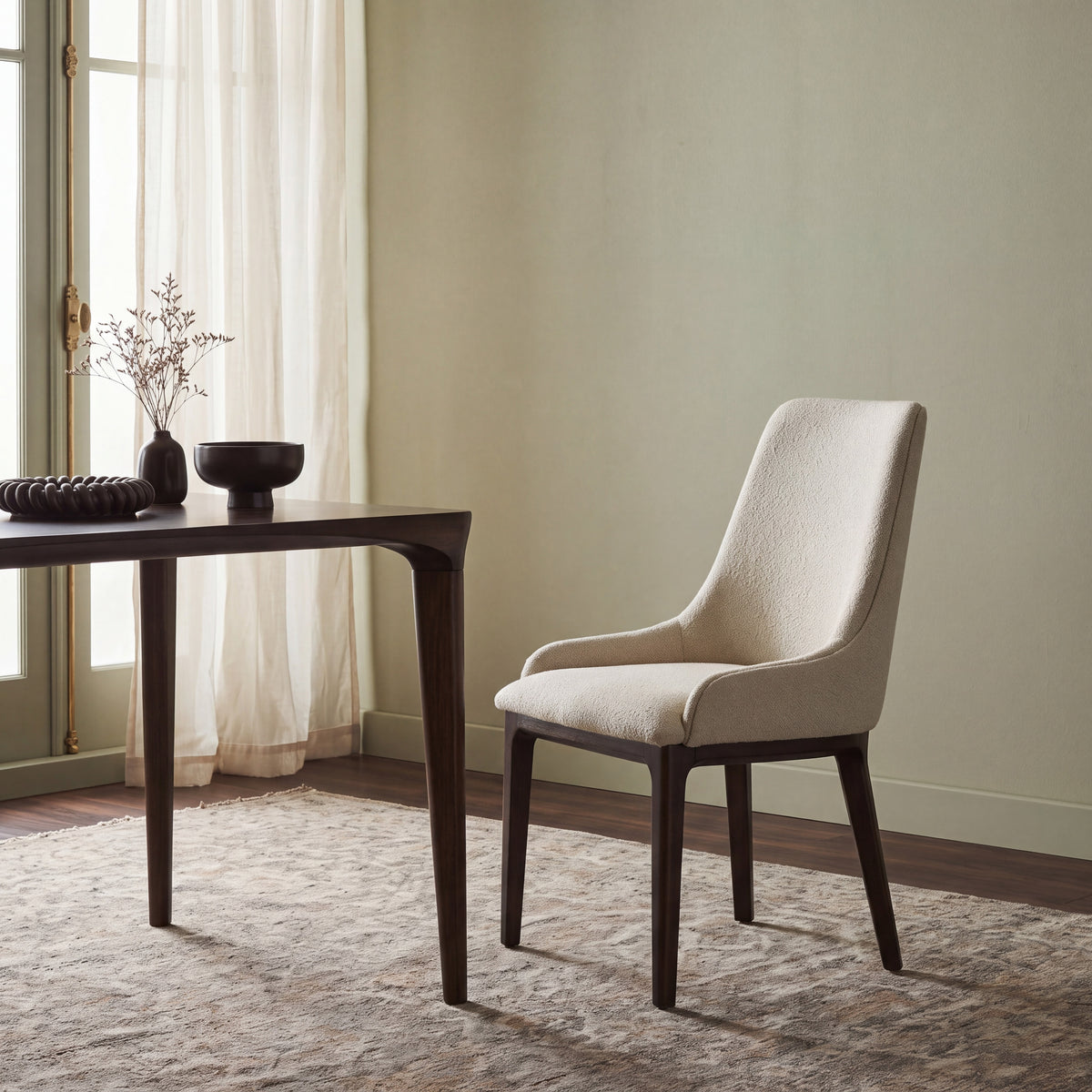 Sofie dining chair in Caviar