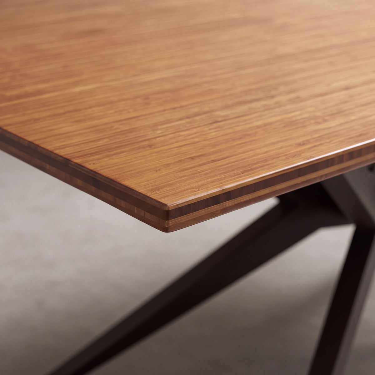 Sonoma dining table in Amber/Caviar