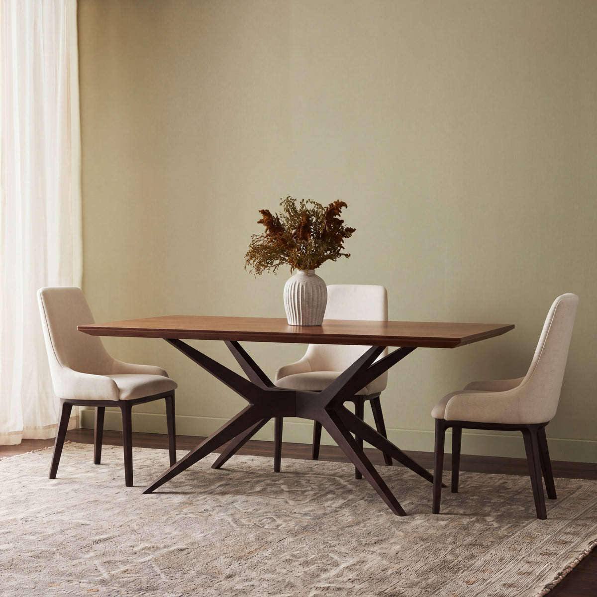Sonoma dining table in Amber/Caviar