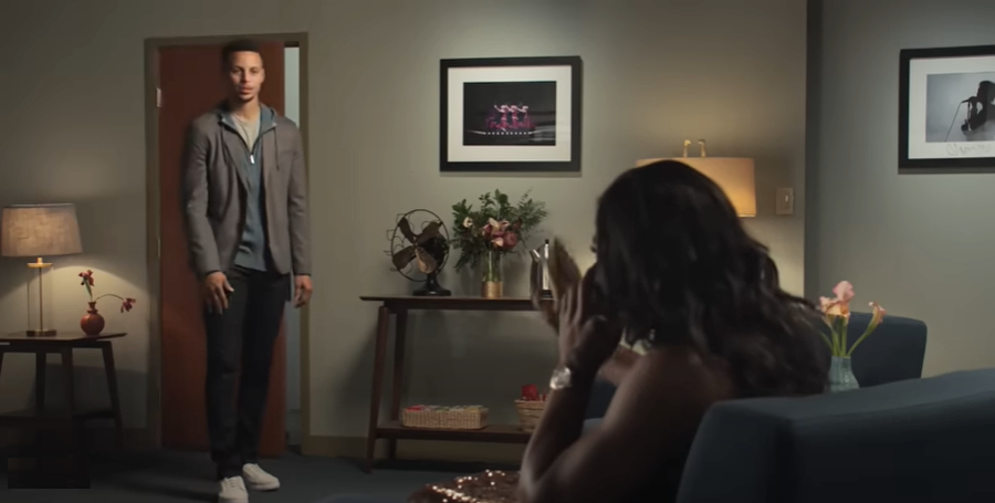 Scene from the Chase "Pay Back With A Tap" commercial, 2018